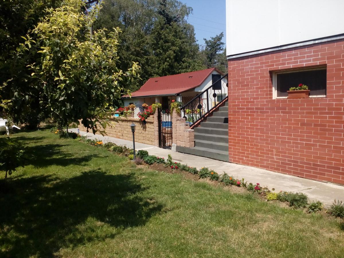 Platanus Bed & Breakfast Beckov Exterior photo